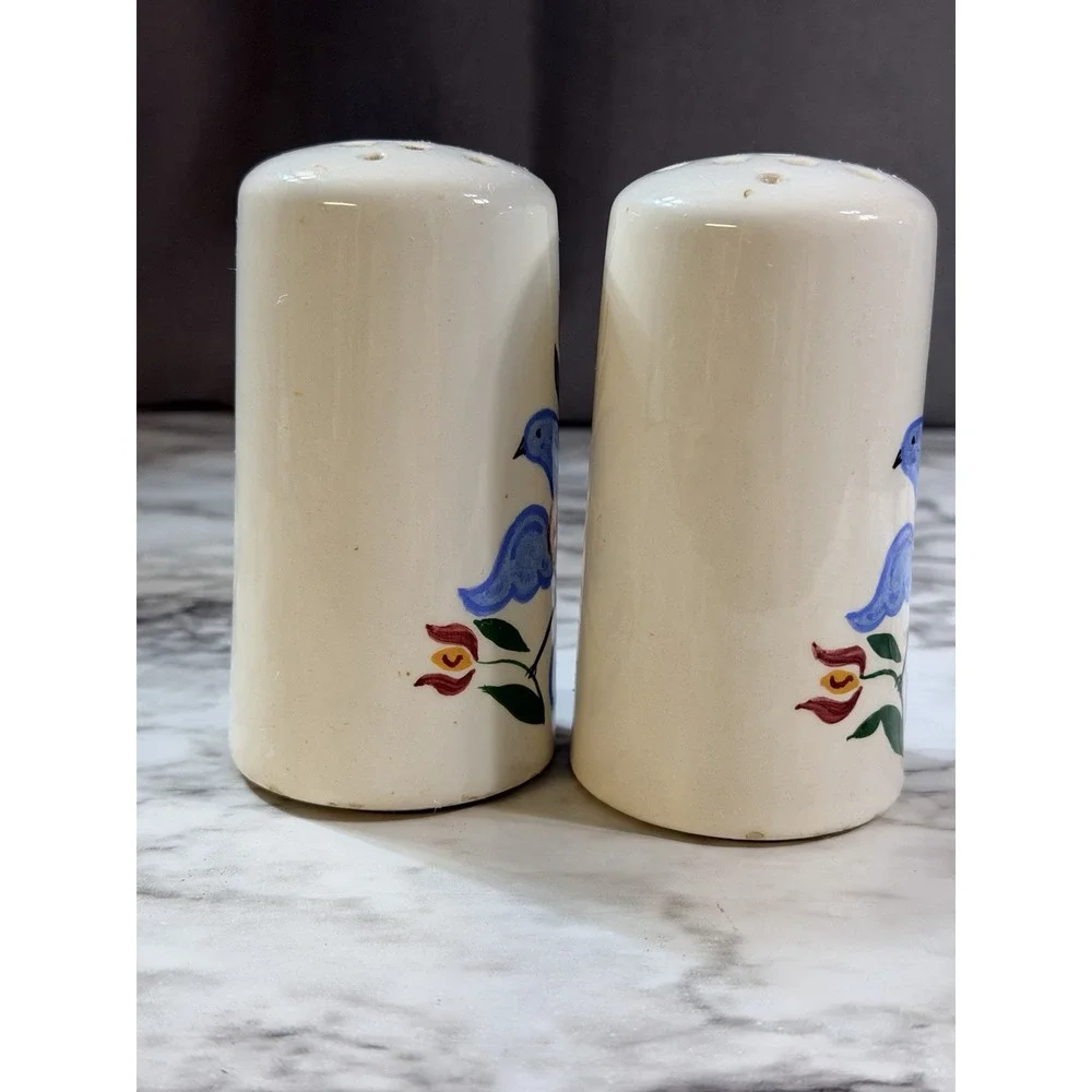 VTG SALT & PEPPER SHAKER‎ CERAMIC W/BLUEBIRD~ DUTCHMAN 4.25
